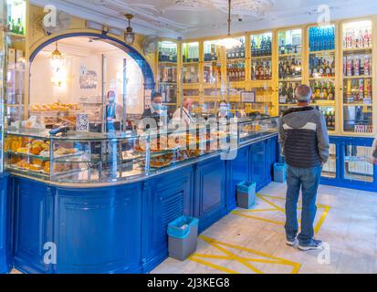 Lisbona, Portogallo, 26 ottobre 2021: Interno del caffè Pasteis de Belem a Lisbona. Foto Stock