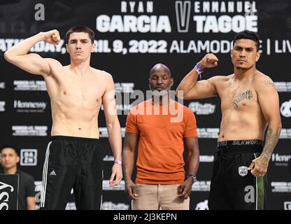 San Antonio, Texas, Stati Uniti. 8th Apr 2022. SAN ANTONIO, Texas - 8 APRILE: Patrick Teixeira (162,4lbs) e Paul Valenzuela (168lbs) si affrontano al Alamodome Stadium, il 8 aprile 2022, a San Antonio, Texas, USA (Credit Image: © Mikael Ona/PX Imagens via ZUMA Press Wire) Credit: ZUMA Press, Inc./Alamy Live News Foto Stock