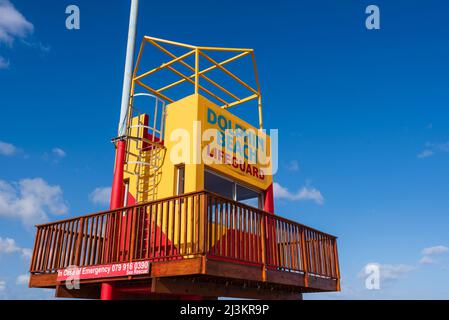 Torre del bagnino a Dolphin Beach a Jeffery's Bay sul Capo Orientale del Sud Africa; Jeffery's Bay, Capo Orientale, Sud Africa Foto Stock