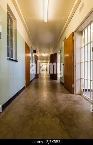 Corridor in Robben Island Prison in Sudafrica; Robben Island, Città del Capo, Western Cape, Sudafrica Foto Stock