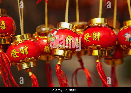 I buoni auguri sono in vendita al Tempio di Jiming, Nanjing, provincia di Jiangsu, Cina.; Tempio di Jiming, Nanjing, provincia di Jiangsu, Cina. Foto Stock