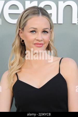 Los Angeles, California. 8th Apr 2022. Ambyr Childers at Arrivi per SEVERANCE Season Final Screening su Apple TV , The Directors Guild of America (DGA) Theatre Complex, Los Angeles, CA 8 aprile 2022. Credit: Elizabeth Goodenough/Everett Collection/Alamy Live News Foto Stock