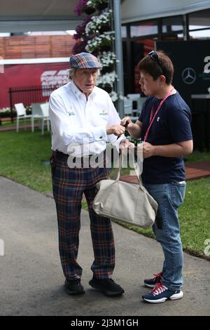 Albert Park, Melbourne, Victoria, Australia. 09th Apr 2022. FIA Formula uno World Championship 2022 - Formula uno Rolex Australian Grand Prix - Sir Jackie Stewart pone per le foto e firma autografi per i fan nel F1 Pit Paddock-Image Credit: brett keating/Alamy Live News Foto Stock