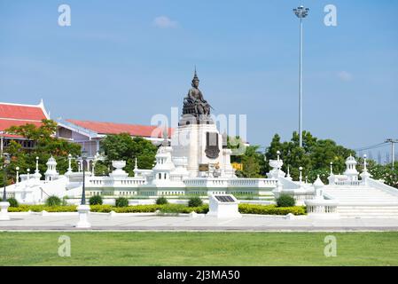 PHETCHABURI, THAILANDIA - 13 DICEMBRE 2018: Vista del monumento al re Mongkut (Rama IV) in una giornata di sole Foto Stock