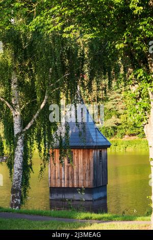 Chiesa torre di una chiesa sunken nel Edersee, Assia in Germania Foto Stock