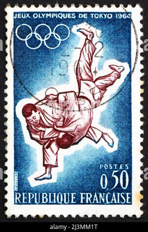 FRANCIA - CIRCA 1964: Un francobollo stampato in Francia mostra Judo, 18th Giochi Olimpici, Tokyo, circa 1964 Foto Stock