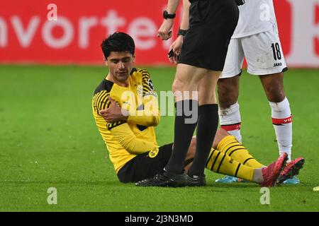 Stoccarda, Germania. 08th Apr 2022. Lesione a Mahmoud DAHOUD (Borussia Dortmund). Calcio 1st Bundesliga stagione 2021/2022, 29.matchday, matchday29. VFB Stuttgart-Borussia Dortmund 0-2, on 04/08/2022, Mercedes Benz Arena Stuttgart Credit: dpa/Alamy Live News Foto Stock