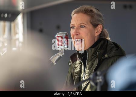 Gelsenkirchen, Germania. 09th Apr 2022. Alice Weidel, leader del gruppo parlamentare AFD del Bundestag, parla al lancio della campagna AFD nella Renania settentrionale-Vestfalia. Le elezioni di Stato si terranno a NRW il 15 maggio. Credit: Caroline Seidel-Dissmann/dpa/Alamy Live News Foto Stock