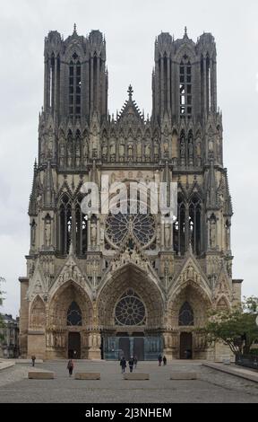 Facciata ovest della Cattedrale di Reims (Cathédrale Notre-Dame de Reims) a Reims, Francia. Foto Stock