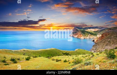 Bel tramonto sul mare Foto Stock