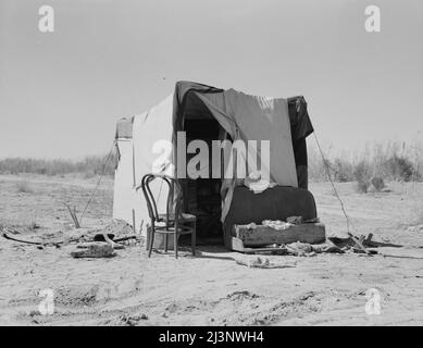 Accampamento lungo la strada. Siccità rifugiati. Imperial County, California. Foto Stock