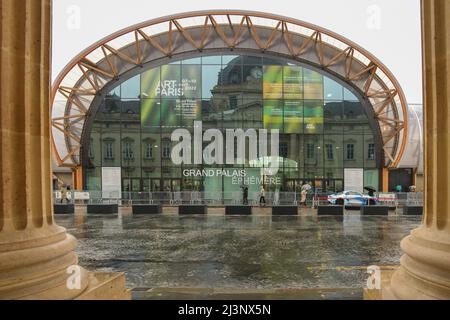 Parigi, Francia. 08th Apr 2022. Art Fair, Art Paris si è tenuta al Grand Palais Ephemere di Parigi, Francia dal 7 al 10 aprile 2022. Photo by Jana Call Me J/ABACAPRESS.COM Credit: Abaca Press/Alamy Live News Foto Stock