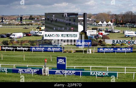 Marcare a caldo del gruppo di JRL durante la grande Giornata nazionale del Randox Health Grand National Festival 2022 all'ippodromo di Aintree, Liverpool. Data foto: Sabato 9 aprile 2022. Foto Stock