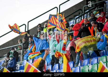 Treviso, Italia. 09th Apr 2022. USA Perpignan sostenitori durante Benetton Rugby vs USA Perpignan, Rugby Challenge Cup a Treviso, Italia, Aprile 09 2022 credito: Independent Photo Agency/Alamy Live News Foto Stock