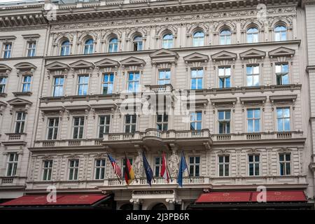 Sacher Hotel - famoso per il suo dessert Sachertorte - Vienna, Austria Foto Stock