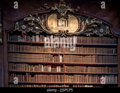 Libreria e libri antichi nella Sala di Stato della Biblioteca Nazionale austriaca - Vienna, Austria Foto Stock