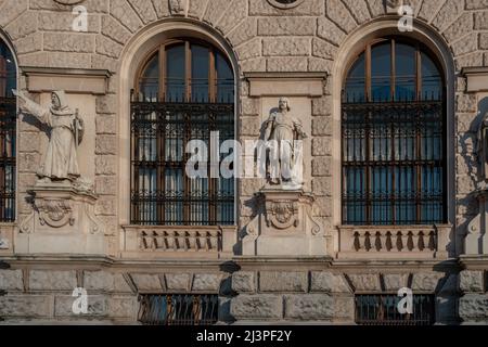 Statue di Neue Burg facciata del Palazzo di Hofburg - di Carl Kundmann e Johann Koloc, 1895 - Vienna, Austria Foto Stock