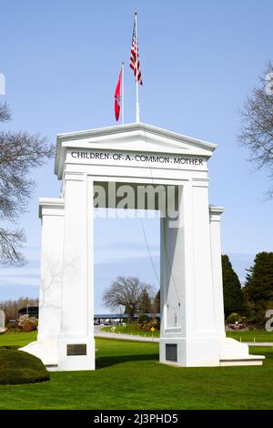 Blaine, WA, USA - 06 aprile 2022; Peace Arch Monument tra Blaine Washington USA e Surry British Columba Canada al valico di frontiera