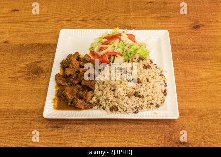 Il riso con fagioli o Congrí è un piatto molto popolare in Venezuela e nel resto dei Caraibi, è un piatto molto apprezzato per la sua semplicità di pre Foto Stock