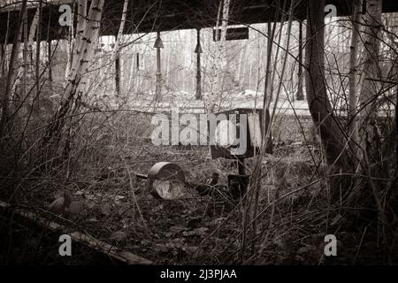 c'è un interruttore accanto a una ferrovia disutilizzata Foto Stock