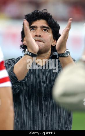 Milano Italia 2005-05-31, Stadio San Siro , Diego Maradona, 'Partita del cuore', incontro di beneficenza tra il National Singers vs Golden Team for Children Foto Stock