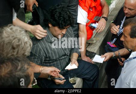 Milano Italia 2005-05-31, Stadio San Siro , Diego Maradona, 'Partita del cuore', incontro di beneficenza tra il National Singers vs Golden Team for Children Foto Stock