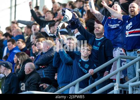 9th aprile 2022, Tannadice Park, Dundee, Scozia: Calcio della premiership scozzese, Dundee United contro Dundee; fan di Dundee Foto Stock