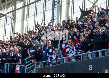 9th aprile 2022, Tannadice Park, Dundee, Scozia: Calcio della premiership scozzese, Dundee United contro Dundee; fan di Dundee Foto Stock