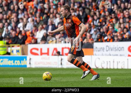 9th Aprile 2022, Tannadice Park, Dundee, Scozia: Scottish Premiership Football, Dundee United Versus Dundee; Kevin McDonald di Dundee United Foto Stock