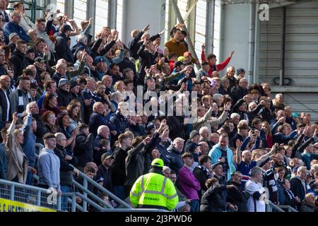 9th aprile 2022, Tannadice Park, Dundee, Scozia: Calcio della premiership scozzese, Dundee United contro Dundee; fan di Dundee Foto Stock