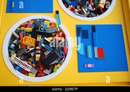 Negozio per bambini, il mondo dell'infanzia. LEGO. Vendita di giocattoli per bambini. Foto di alta qualità Foto Stock