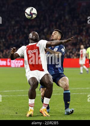 AMSTERDAM - (lr) Brian Brobbey di Ajax, Micheal Pinto di Sparta Rotterdam durante la partita olandese Eredivie tra Ajax e Sparta Rotterdam alla Johan Cruijff Arena il 9 aprile 2022 ad Amsterdam, Paesi Bassi. ANP MAURICE VAN STEEN Foto Stock