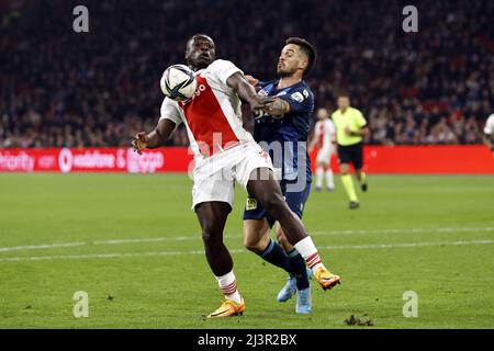 AMSTERDAM - (lr) Brian Brobbey di Ajax, Micheal Pinto di Sparta Rotterdam durante la partita olandese Eredivie tra Ajax e Sparta Rotterdam alla Johan Cruijff Arena il 9 aprile 2022 ad Amsterdam, Paesi Bassi. ANP MAURICE VAN STEEN Foto Stock