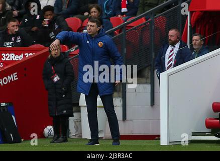 MIDDLESBROUGH, REGNO UNITO. APR 9th Hull City Manager Shota Arveladze durante la partita del Campionato Sky Bet tra Middlesbrough e Hull City al Riverside Stadium, Middlesbrough sabato 9th aprile 2022. (Credit: Michael driver | MI News) Credit: MI News & Sport /Alamy Live News Foto Stock