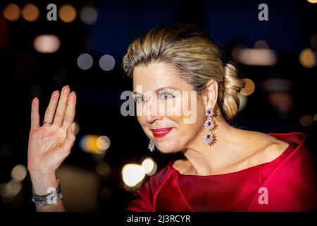 Amsterdam, Niederlande. 06th Apr 2022. Il re Willem-Alexander e la regina Maxima dei Paesi Bassi sono presenti ad un concerto offerto dal presidente indiano durante il secondo giorno della sua visita di Stato nei Paesi Bassi, il 6 aprile 2022. Credit: Patrick van Katwijk//dpa/Alamy Live News Foto Stock