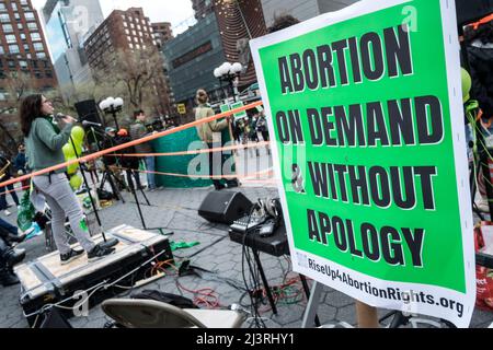 9 aprile 2022, New York City, New York, U.S: Aborto su richiesta e senza Apologia Rally in Union Square Park a New York City. (Credit Image: © Billy Tompkins/ZUMA Press Wire) Foto Stock