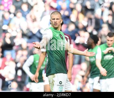 Tynecastle Park Edinburgh.Scotland UK .9th April 22. Hearts vs Hibernian Cinch Premiership Match Hibs' Harry Clarke Credit: eric mccowat/Alamy Live News Foto Stock