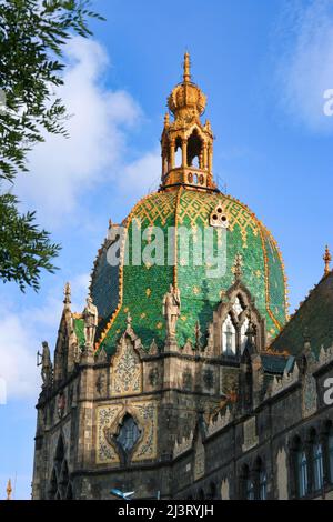 Tetto ornato a cupola del Museo delle Arti applicate di Budapest, costruito nel 1896 Foto Stock