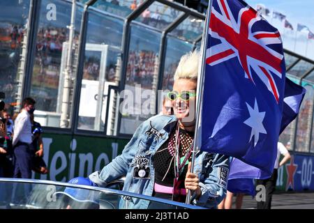 Miriam Nervo (AUS) NERVO DJ sulla sfilata dei piloti. 10.04.2022. Formula 1 World Championship, Rd 3, Australian Grand Prix, Albert Park, Melbourne, Australia, Race Day. Il credito fotografico dovrebbe essere: XPB/Press Association Images. Foto Stock