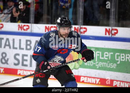 Nürnberg Ice Tigers spielen gegen die Düsseldorfer EG um den Einzug in die Playoff in der Saison 2021/22. Foto Stock