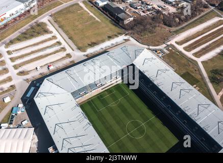 Magdeburg, Germania - Marzo 2022: Vista aerea sulla MDCC-Arena, stadio sede del 1. FC Magdeburg Foto Stock