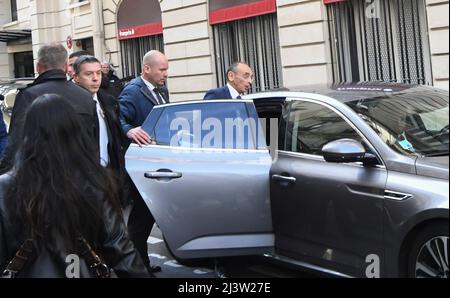 Parigi, Francia. 10th Apr 2022. Francia, PARIGI, 2022-04-10. IL CANDIDATO ERIC ZEMMOUR VOTA PER IL PRIMO TURNO DELLE ELEZIONI PRESIDENZIALI. Fotografia di Credit: francois pauletto/Alamy Live News Foto Stock