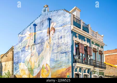 Muro di arte di strada murale su una casa nel quartiere El Cabanyal, Valencia, Comunità Valenciana, Spagna Foto Stock