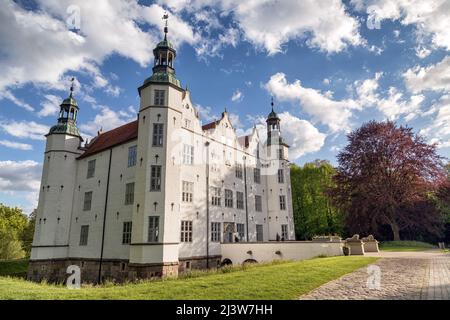 castello di ahrensburg nello schleswig holstein Foto Stock