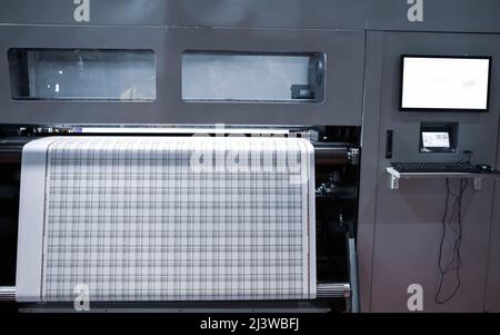 Stampante a sublimazione ibrida di grande formato. Settore della stampa. Foto Stock