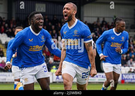 RangersÕ Kemar Roofe (centro) celebra il terzo obiettivo del gioco durante la partita di premiership Cinch allo SMISA Stadium di Paisley. Data foto: Domenica 10 aprile 2022. Foto Stock