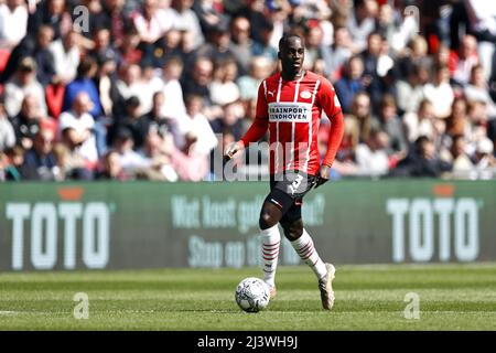 EINDHOVEN - Jordan Teze del PSV Eindhoven durante la partita olandese Erevisione tra PSV Eindhoven e RKC Waalwijk allo stadio Phillips il 10 aprile 2022 a Eindhoven, Paesi Bassi. ANP MAURICE VAN STEEN Foto Stock