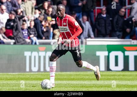 EINDHOVEN, PAESI BASSI - APRILE 10: Jordan Teze del PSV Eindhoven durante la partita olandese Erevisione tra PSV e RKC Waalwijk al Philips Stadion il 10 Aprile 2022 a Eindhoven, Paesi Bassi (Foto di Geert van Erven/Orange Pictures) Foto Stock