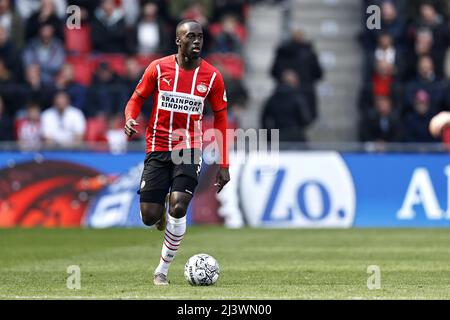 EINDHOVEN - Jordan Teze del PSV Eindhoven durante la partita olandese Erevisione tra PSV Eindhoven e RKC Waalwijk allo stadio Phillips il 10 aprile 2022 a Eindhoven, Paesi Bassi. ANP MAURICE VAN STEEN Foto Stock