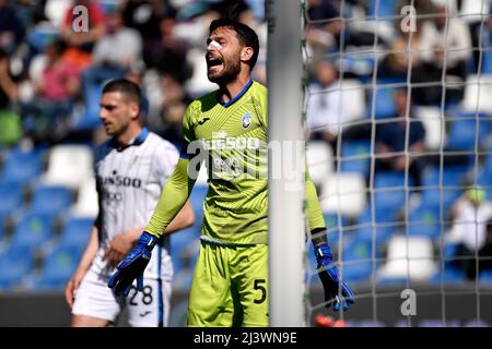 Reggio Emilia, Italia. 10th Apr 2022. Marco Sportiello di Atalanta BC reagisce durante la Serie A una partita di calcio tra gli Stati Uniti Sassuolo e Atalanta BC allo stadio Città del Tricolore di Reggio Emilia (Italia), aprile 10th 2022. Photo Image Sport/Insidefoto Credit: Ininsidefoto srl/Alamy Live News Foto Stock